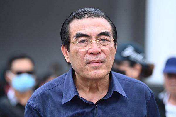 Tôi vẫn tập thể thao hàng ngày. Mỗi lần tập là hơn 1 tiếng, có thể là bài thể dục cũng có thể là bài quyền. Tôi vẫn luyện thanh đều đặn ngày hơn 30 phút không mệt. Giọng của tôi ở thời điểm hiện tại vẫn tốt, lên những nốt cao vẫn ổn lắm và bạn bè nghe hát ai cũng ngạc nhiên. Tôi thấy mình hát hay hơn thời trẻ...", NSND Trung Đức nói.