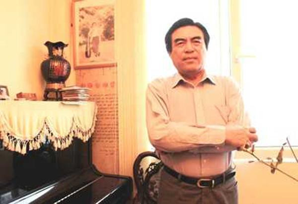 ói về vợ, NSND Trung Đức cũng rất tự hào, ông kể: "Bà xã tôi rất đẹp và nấu ăn ngon. Mặc dù có chồng là nghệ sĩ, đi công tác xa liên tục nhưng không ghen tuông. Chúng tôi hiểu nhau từ thời trẻ nên về già bình yên bên nhau".