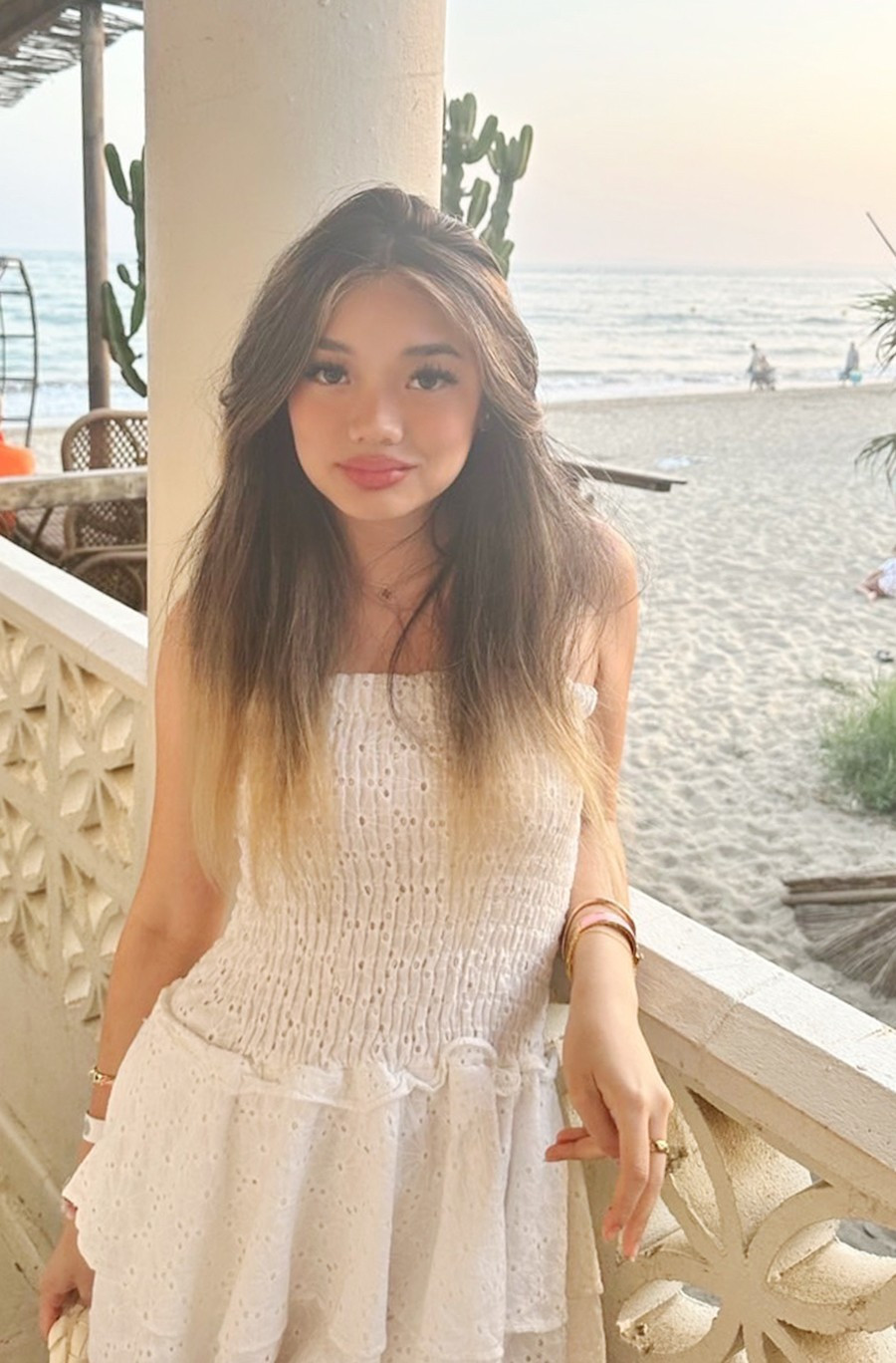 Theo lời Mỹ Lệ, Jennifer Ngô có phần nổi loạn hơn chị gái Jannet về phong cách thời trang, lối sống. Tuy nhiên, cô gái 18 tuổi ý thức được việc học và luôn cố gắng phấn đấu được như Jannet.