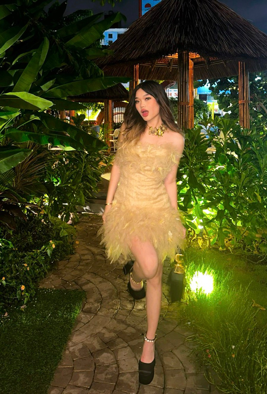 Những bức ảnh được Jennifer Ngô đăng trên trang cá nhân thể hiện được phong cách tự do, nữ tính.