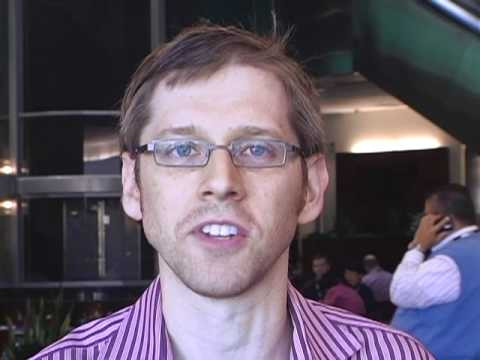  Sự chú ý đến các chi tiết kỹ thuật cũng được Huang hết sức coi trọng. Lý thuyết của ông là các giám đốc điều hành công ty phải đắm mình vào nghiên cứu tiên tiến để hiểu được thị trường đang hướng đến đâu. Ông đã nói: "Cố gắng tìm ra tương lai sẽ như thế nào". Ảnh: X