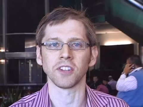  Sự chú ý đến các chi tiết kỹ thuật cũng được Huang hết sức coi trọng. Lý thuyết của ông là các giám đốc điều hành công ty phải đắm mình vào nghiên cứu tiên tiến để hiểu được thị trường đang hướng đến đâu. Ông đã nói: "Cố gắng tìm ra tương lai sẽ như thế nào". Ảnh: X