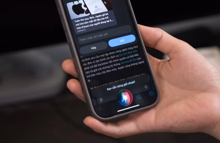 Chia sẻ nội dung: Khi xem một bảng tin nào đó trên web và muốn chia sẻ. Không cần copy hay thao tác ấn chia sẻ, cũng có thể gọi Siri và nói tôi muốn chia sẻ nội dung này đến ai là xong.