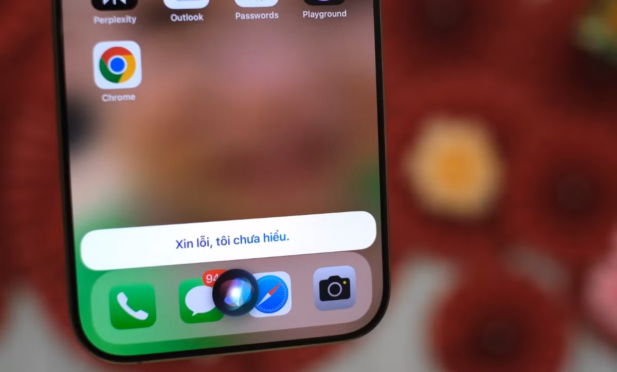 Nếu đọc nhanh, chạy chữ thì hay gặp tình trạng báo sai, lỗi. Và có nhiều tác vụ vẫn còn tính giới hạn. Đơn cử, nếu bạn yêu cầu Siri kể chuyện, ứng dụng mặc định kể chuyện "Gấu nâu với thỏ tũn".