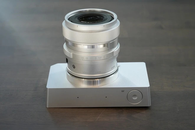  BF dùng ngàm L, trong liên minh có sự tham gia của Sigma, Leica và Panasonic. Tuy nhiên, hệ ống kính cho các dòng máy này kém đa dạng hơn Nikon Z và thua xa Sony E. Trên bộ 3 hãng L, Sigma cũng tập trung vào việc sản xuất lens thay vì thân máy. Ảnh: Amateurphotographer 