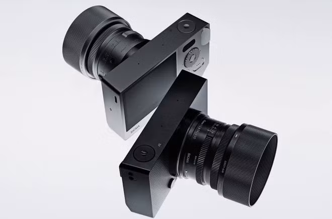 Mẫu máy ảnh Sigma BF được CNC từ nhôm nguyên khối, thiết kế siêu tối giản khiến nhiều người liên tưởng đến phong cách của Apple. Máy ảnh này gần như hi sinh mọi yếu tố truyền thống, hướng đến sự tối giản, không gây mất tập trung. Ảnh: Sigma.