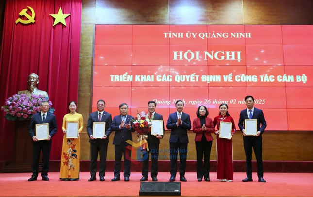 Quảng Ninh công bố nhân sự lãnh đạo các sở, ngành sau tinh gọn - Hình 2 Quang Ninh cong bo nhan su lanh dao cac so, nganh sau tinh gon-Hinh-2