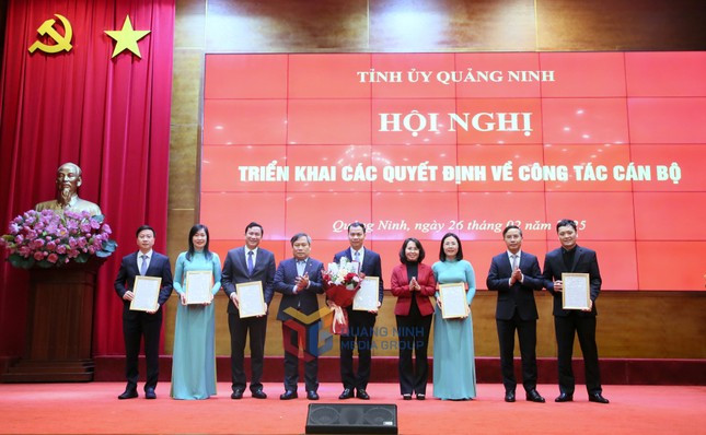 Quảng Ninh công bố nhân sự lãnh đạo các sở, ngành sau tinh gọn - Hình 3 Quang Ninh cong bo nhan su lanh dao cac so, nganh sau tinh gon-Hinh-3