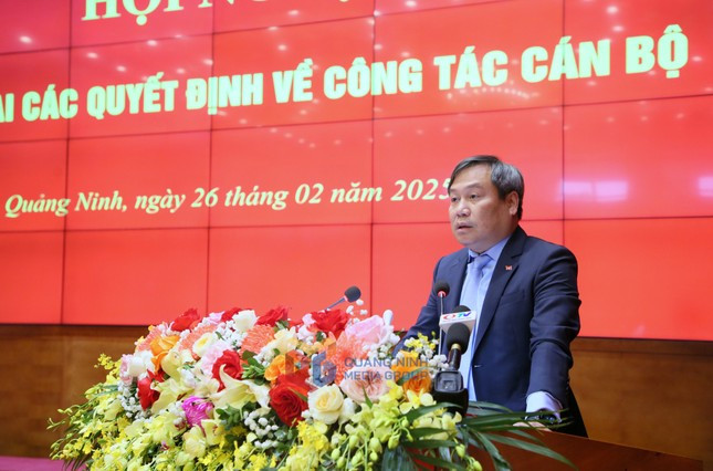 Quảng Ninh công bố nhân sự lãnh đạo các sở, ngành sau tinh gọn - Hình 4 Quang Ninh cong bo nhan su lanh dao cac so, nganh sau tinh gon-Hinh-4