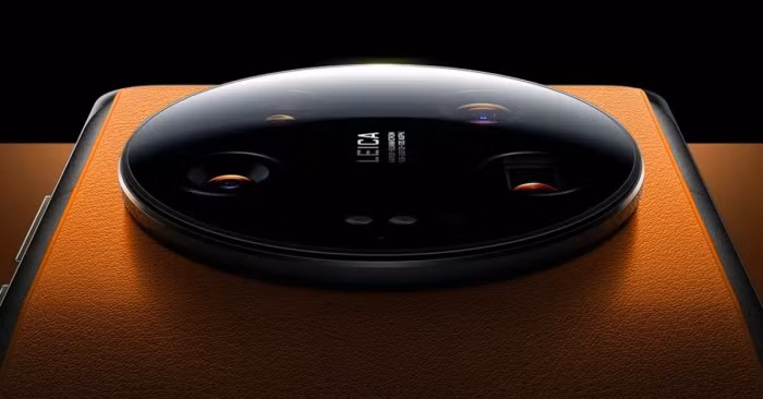 Camera thứ hai là 50MP góc siêu rộng sử dụng cảm biến Samsung JN5, trong khi camera tele 50MP với cảm biến Sony IMX858, hỗ trợ zoom 3x quang học và chống rung OIS.