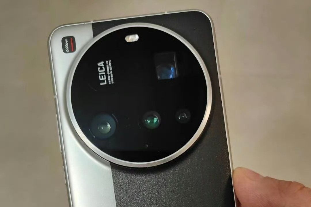 Như thường lệ, Xiaomi tiếp tục đầu tư mạnh mẽ vào hệ thống camera trên dòng Ultra của mình. Xiaomi 15 Ultra sở hữu 4 camera sau, với cảm biến chính 50MP Sony LYT-900 kích thước 1 inch, hỗ trợ chống rung quang học OIS.