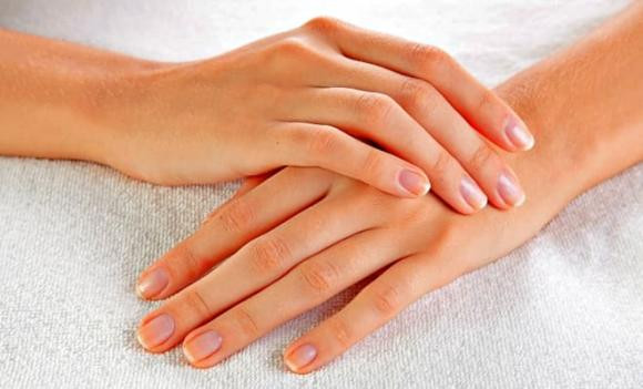 1. Bàn tay đầy đặn, mềm mại: Thay vì những bàn tay gầy guộc, chai sạn vì tần tảo, bàn tay đầy đặn tượng trưng cho cuộc sống no đủ, không phải lo lắng về cơm áo gạo tiền.