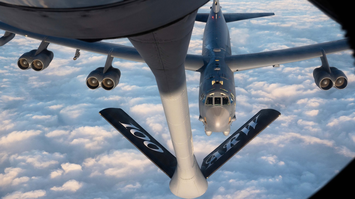 Cần lưu ý rằng các chuyến bay qua Tallinn đã từng diễn ra trước đây vào Ngày Độc lập của Estonia và cũng có sự tham gia của máy bay B-52.