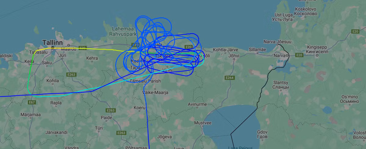 Sớm hơn hôm nay, sau khi bay qua Tallinn, chiếc B-52 tiếp tục bay về hướng đông, hướng đến Saint Petersburg. Dựa trên dữ liệu công khai từ các trang web theo dõi chuyến bay trực tuyến, máy bay ném bom đã bay đến cách biên giới Nga-Estonia khoảng 50 dặm (80km) trước khi quay về phía nam.