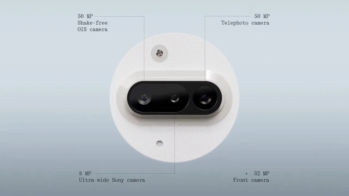 Nothing Phone 3a, phiên bản tiêu chuẩn của dòng sản phẩm này, cũng có thiết kế ba camera với cảm biến chính 50MP (OIS), camera tele 50MP zoom 2x và camera góc siêu rộng 8MP. Ở mặt trước, máy sử dụng camera selfie 32MP.