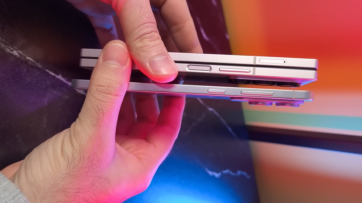 Trên YouTube, Alexis Garza đã đăng tải một đoạn video ngắn về Galaxy S25 Edge, một chiếc flagship được mong đợi sẽ mang đến thiết kế đột phá. Mẫu máy trong video có số hiệu SM-937U, cho thấy đây là phiên bản dành cho thị trường Mỹ. Thiết bị này sở hữu 12GB RAM cùng 256GB bộ nhớ trong.