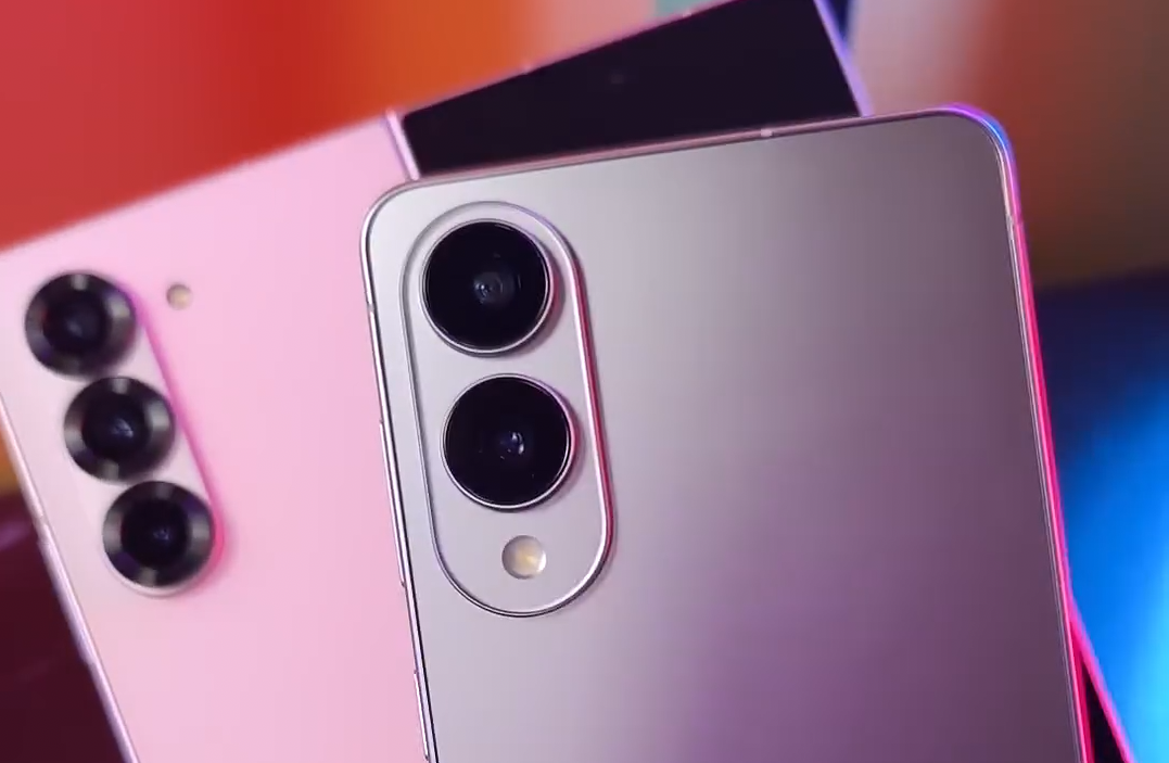 Galaxy S25 Edge có cụm camera sau với một cảm biến 12MP, trong khi camera trước cũng có độ phân giải 12MP. Tuy nhiên, điều gây bất ngờ là thiết bị này vẫn được trang bị cảm biến 200MP tương tự như trên Galaxy S25 Ultra.