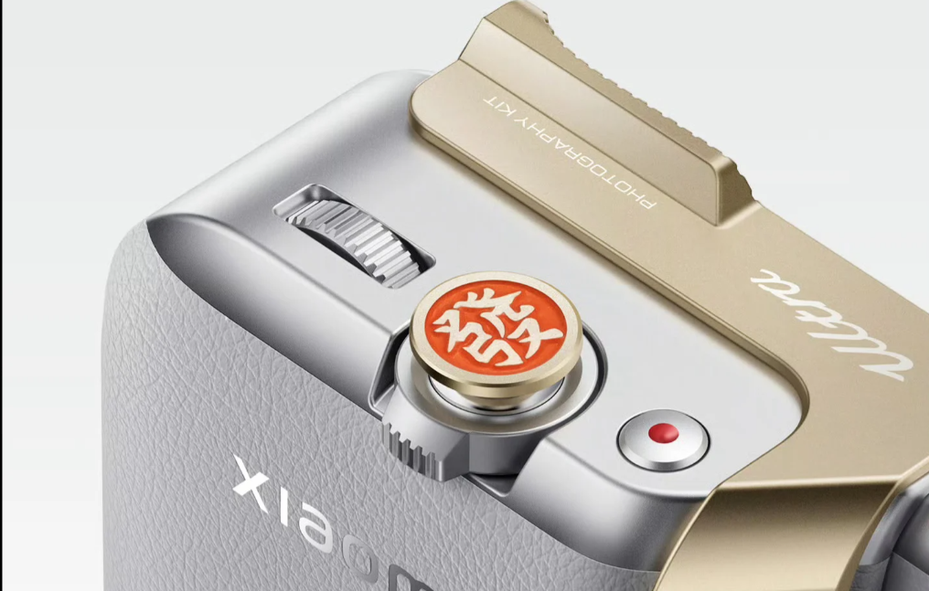 Với những phụ kiện này, chiếc Xiaomi 15 Ultra không khác gì một chiếc máy ảnh Leica thực thụ.