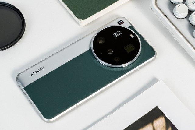  Xiaomi 15 Ultra nhanh chóng trở thành tâm điểm trong phân khúc điện thoại flagship nhờ vào hệ thống camera đột phá, hợp tác cùng Leica, và một loạt cải tiến phần mềm tối ưu hóa trải nghiệm nhiếp ảnh di động.