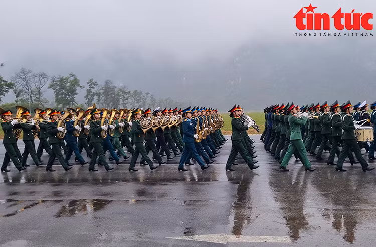 Quan doi luyen tap chuan bi cho cac su kien trong dai dat nuoc-Hinh-8