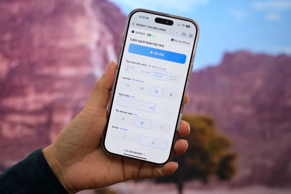 Ứng dụng Ecovacs trên smartphone vẫn có các tính năng quen thuộc như lập bản đồ, lên lịch và quy trình hút, lau. Mẫu T50 Pro cũng được trang bị trợ lý Yiko, có thể ra lệnh dọn dẹp bằng giọng nói.