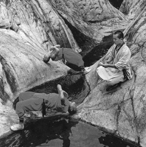 Uốn cầu vồng và tiếp đất bằng đầu. Đây có vẻ là phương pháp tập thiết đầu công.