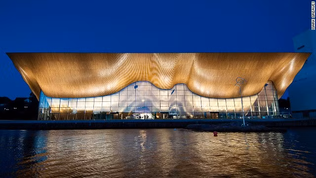 Trung tâm biểu diễn nghệ thuật Kilden (Na Uy): Bao gồm bốn phòng hát lớn nhất Nauy với 1.200 chỗ ngồi. Phần mái uốn lượn của nhà hát này được bọc gỗ sồi địa phương tạo ra một không gian đẹp lạ lùng như tách khỏi thế giới thực.