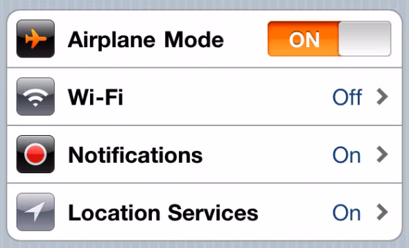 Việc cài đặt iPhone của bạn ở trong chế độ Trên máy bay giúp rút ngắn 1/2 thời gian sạc pin cho chiếc điện thoại.
