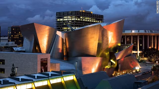 Nhà hát Walt Disney (Mỹ): Walt Disney là nhà hát chơi các dàn nhạc giao hưởng nổi tiếng của Los Angeles. Nơi đây quy tụ các nhạc sỹ nổi tiếng trên toàn thế giới.