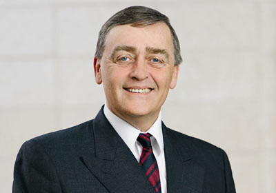  Gerald Cavendish Grosvenor: Với giá trị tài sản cá nhân 11 tỷ USD, Gerald Cavendish Grosvenor là tỷ phú giàu nhất vương quốc Anh và là ông trùm bất động sản giàu thứ 6 thế giới.