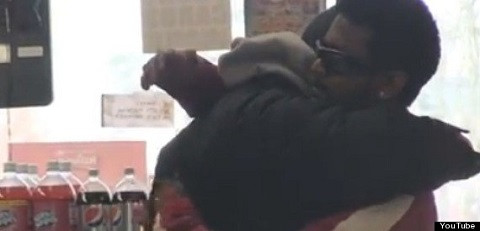 Hình ảnh xúc động trong clip.