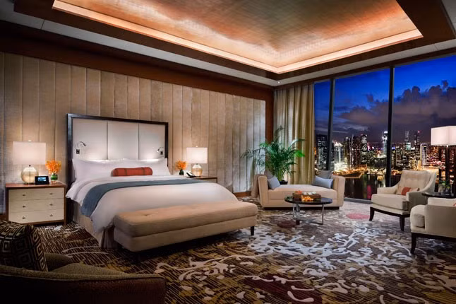 Du khách đến khu nghỉ mát đắt tiền nhất thế giới có thể lựa chọn nhiều phòng nghỉ sang trọng mà ít người tưởng tượng được. Tất cả các phòng ngủ đều bao gồm tầng hầm và phòng tắm và mỗi phòng tắm đều được kết cấu rất kỹ lưỡng.