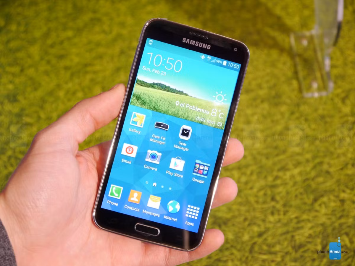 Tin vui cho những tín đồ của Samsung: chiếc smartphone Galaxy S5 bản 16GB sẽ có tới 10.7GB trống bộ nhớ. Không như những gì đã trình diễn về bộ nhớ ít ỏi 8.4GB tại MWC vừa qua, Samsung cho biết, có 2.33GB chứa ứng dụng dùng để demo sẽ được loại bỏ trên phiên bản cuối cùng của chiếc điện thoại. Điều này là một tín hiệu tốt, giúp S5 bớt đi phần nào tai tiếng của mình.