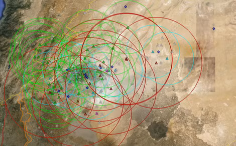 Bố trí lực lượng phòng không bảo vệ Damascus: S-75 màu đỏ nâu, S-125 màu xanh, 2K12 màu xanh lá cây.