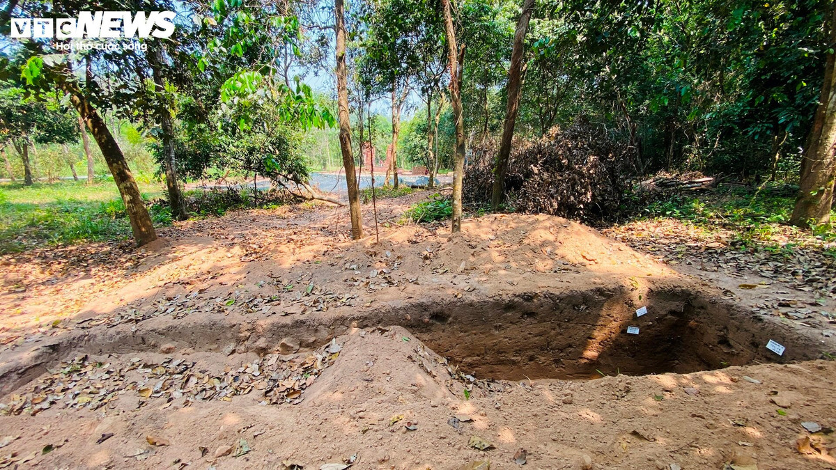 Các hố thăm dò 1, 2, 3, 4 lần lượt cách tháp K 68m, 84,6m, 87,6m và 111,2m.