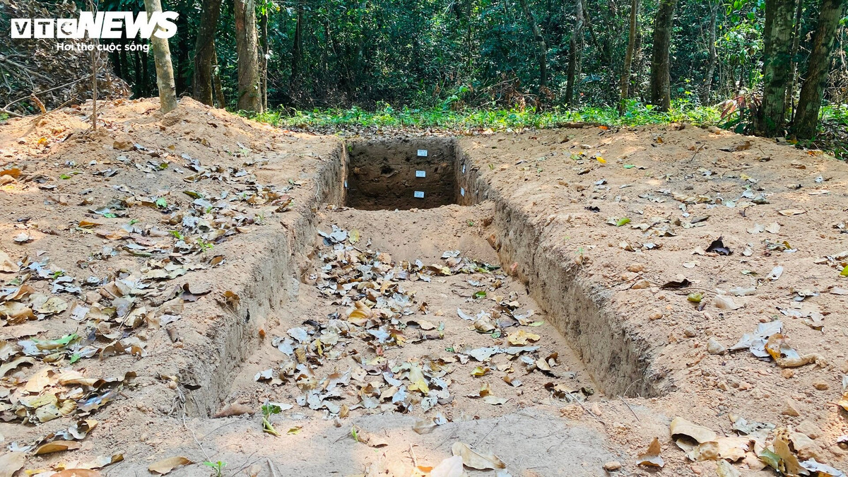 Các nhà khảo cổ đã mở 4 hố thăm dò, tổng diện tích 20m2 ở ngoài phạm vi khai quật 200m2 để khảo sát con đường kéo dài đến đâu.