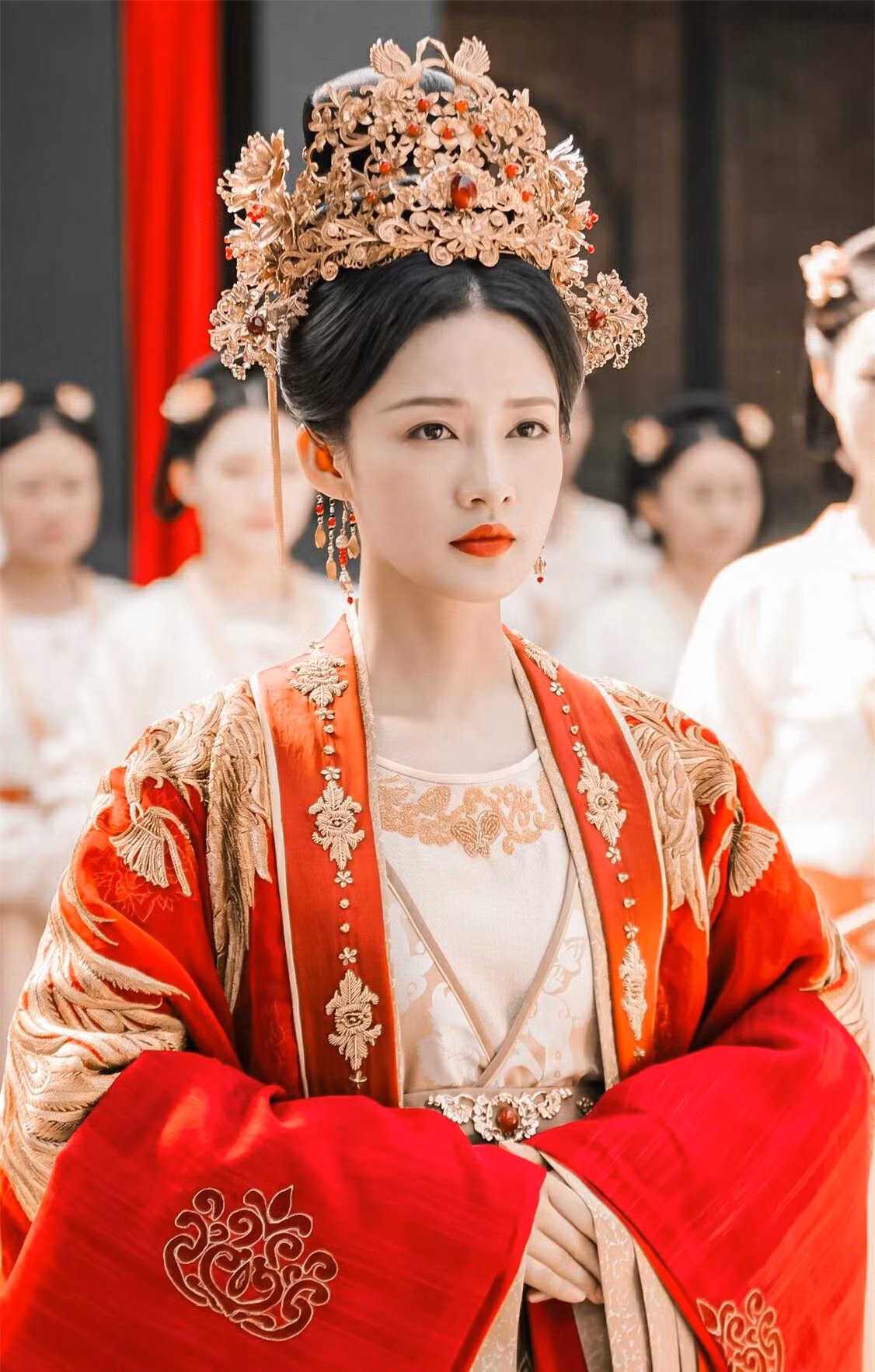 Hoang hau bi ham hai khi mang thai, hoang de tham sat ca gia toc