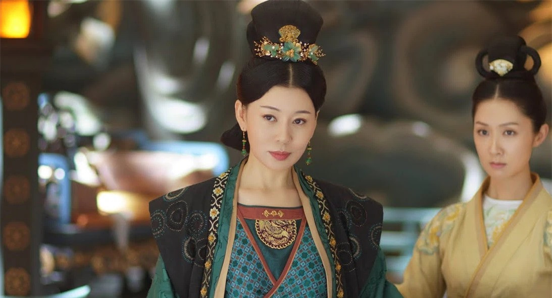 Hoang hau bi ham hai khi mang thai, hoang de tham sat ca gia toc-Hinh-4