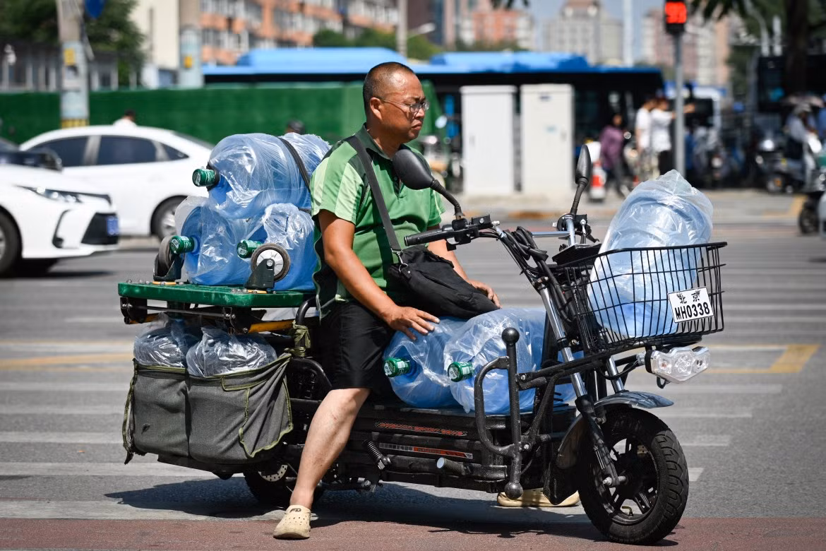 Trung tâm Khí tượng Quốc gia Trung Quốc cho biết, nhiệt độ tăng lên tới 39 độ C ở thủ đô Bắc Kinh và các khu vực lân cận Thiên Tân và Hà Bắc vào ngày 18/6.