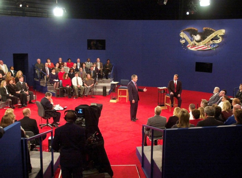 Kết quả, cuộc bầu cử Tổng thống năm 2000 được nhớ đến với việc Tổng thống đương nhiệm George W. Bush suýt thua trong số phiếu phổ thông, nhưng lại đánh bại đối thủ Al Gore nhờ phiếu cử tri đoàn. Theo Stars Insider.