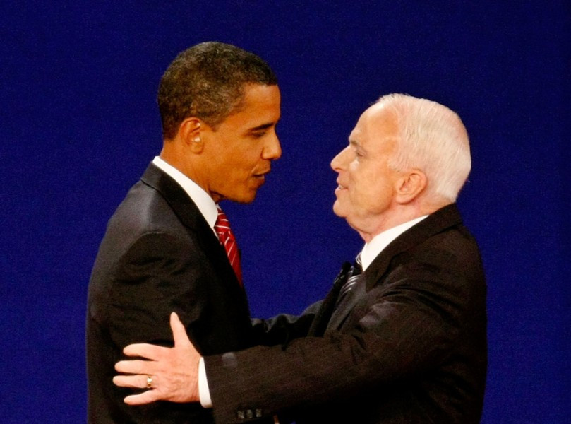 Trong các cuộc tranh luận, ông Obama có vẻ hiểu biết hơn về kinh tế, trong khi Thượng nghị sĩ bang Arizona, John McCain lại có thế mạnh về chính sách đối ngoại. Tuy nhiên, ông Obama đã thành công khi nhận được sự ủng hộ lớn hơn, nhất là qua mạng xã hội. Theo Stars Insider.