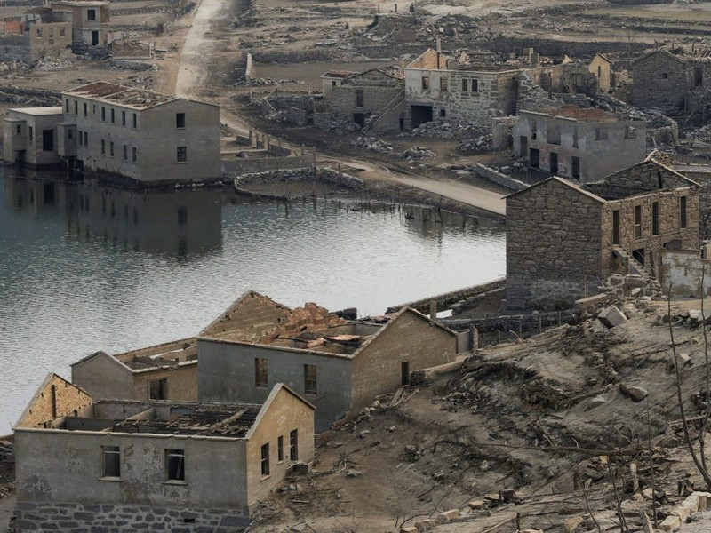 Thời điểm đó, ngôi làng nằm ở biên giới Tây Ban Nha và Bồ Đào Nha là nơi sinh sống của 70 ngôi nhà và 120 cư dân.