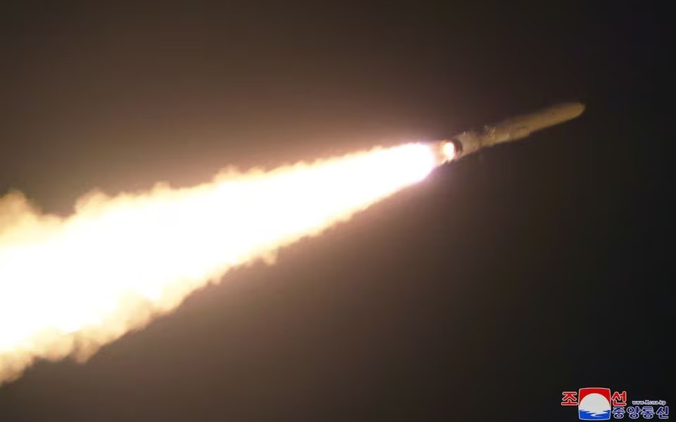 Triều Tiên tuyên bố thử thành công tên lửa mang nhiều đầu đạn Trieu Tien tuyen bo thu thanh cong ten lua mang nhieu dau dan