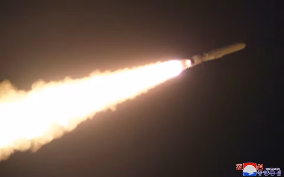 Trieu Tien tuyen bo thu thanh cong ten lua mang nhieu dau dan