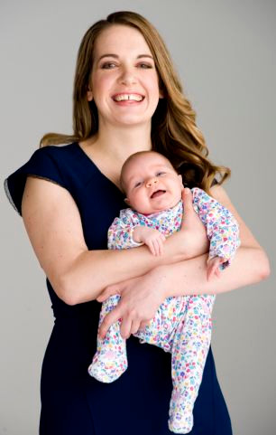 Nụ cười rạng rỡ của cô Kate Wighton và bé Alice.