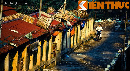 Xóm nhỏ bên cầu.