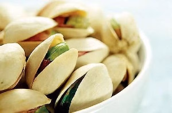 Hạt dẻ cười. Các nhà nghiên cứu của Đại học Bách khoa Virginia (Mỹ) mới đây cho biết, hạt cười chứa lượng kali dồi dào và các chất béo bão hòa đơn tốt cho sức khỏe.