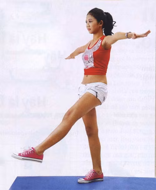 Tập đúng bài tập dành cho chân. Cần tránh các môn như đạp xe đạp, chạy nước rút vì những bài tập này giúp xây dựng cơ bắp vùng chân và đùi. Các Các bài tập khác như đi bộ, chạy bộ hay bơi lội là lựa chọn đúng trong trường hợp này.