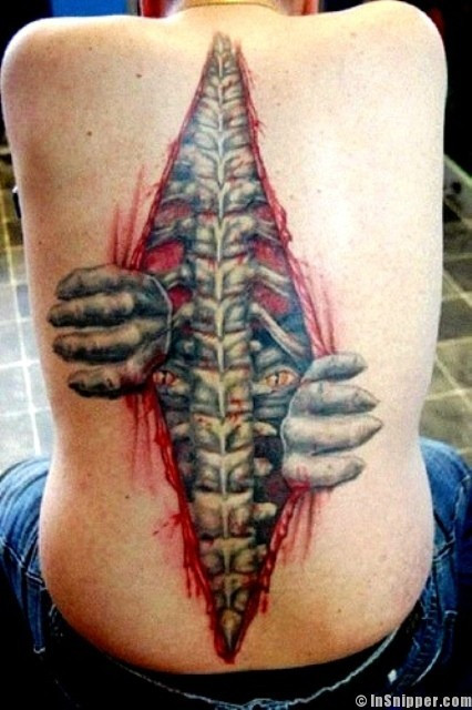 Trào lưu xăm hình rách da, rạch cơ thể có vẻ đang được dân chơi ưa chuộng.