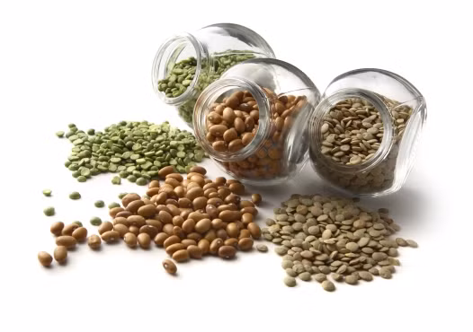 Soup đậu.Với nguyên liệu dễ tìm và rất dễ chế biến, món súp đậu rất hợp với những người đang ăn kiêng giảm cân và còn rất ngon miệng, phù hợp với mọi thành viên trong gia đình. Hãy vào bếp chế biến món ăn thanh nhẹ này để bổ sung vào thực đơn giảm cân của bạn nhé.